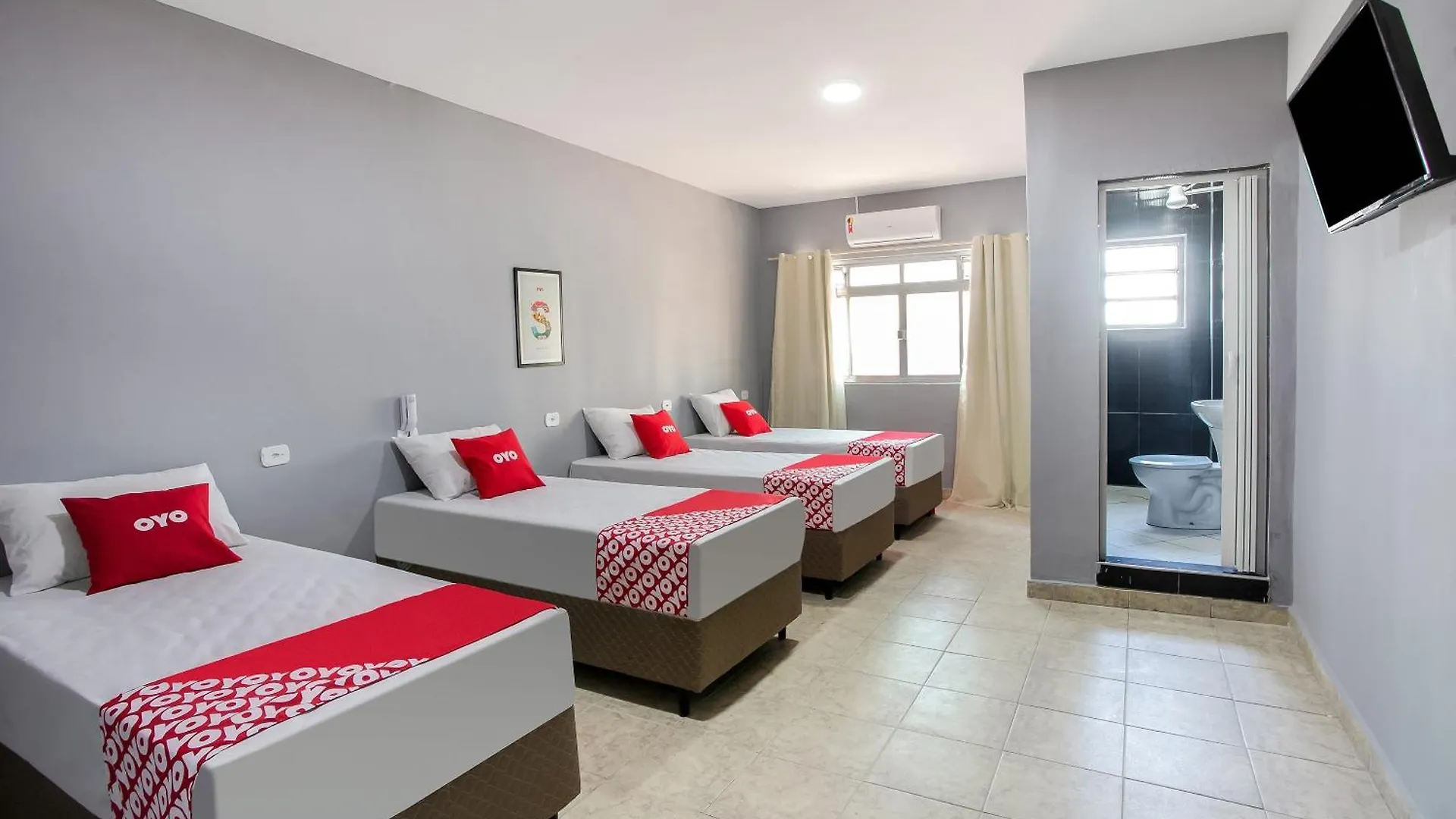 OYO Hotel Boneville, São Paulo 4*,